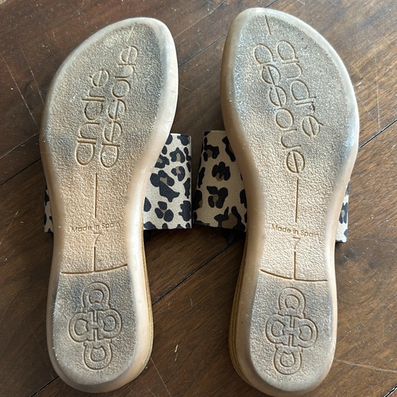 Andre Assous flip flop sandals - Picture 2 of 5